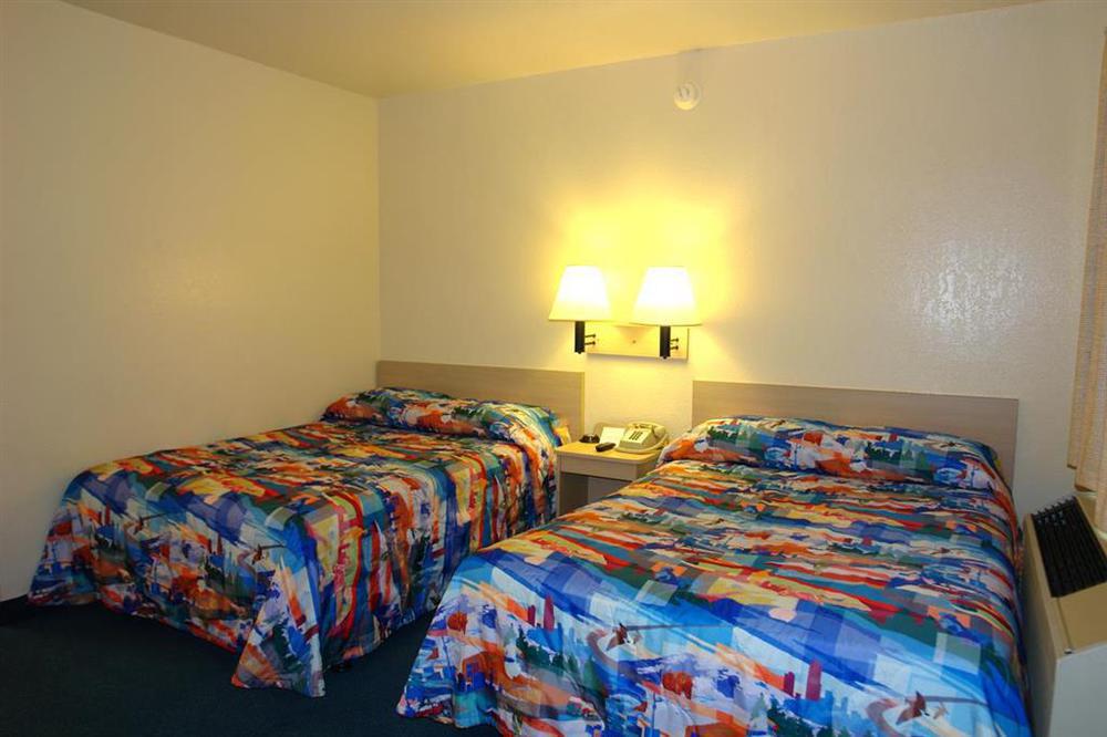 Hotel 6-santa Barbara, Ca - State Street Santa Barbara